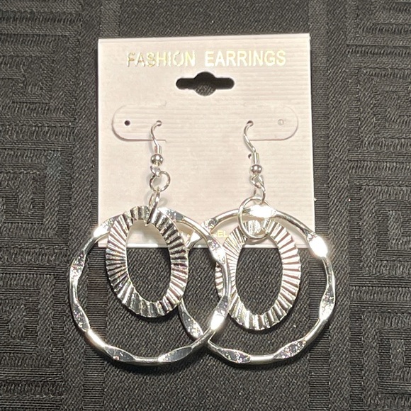 👋 3/$15 Fashion Earrings dangling Hoops 🔥 - Picture 1 of 5